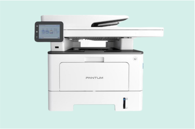 Impresora inkjet compacta de color blanco con cartuchos de tinta visibles, ideal para uso doméstico y pequeña oficina